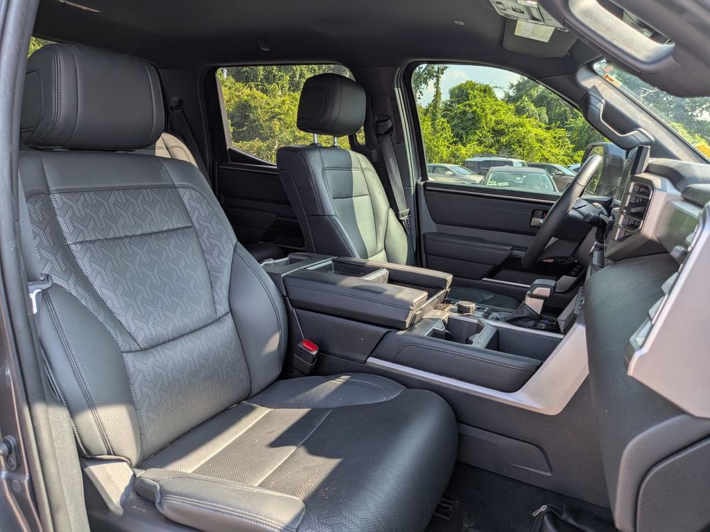 Used 2025 Toyota Tundra Limited AWD/4WD image 31