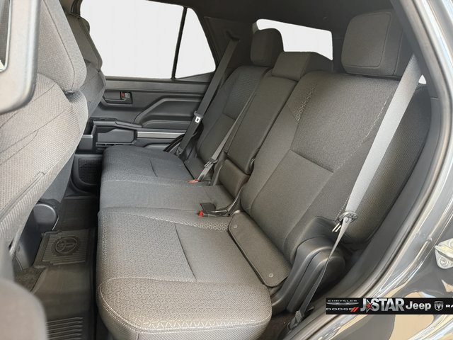 Used 2025 Toyota 4Runner SR5 AWD/4WD image 25