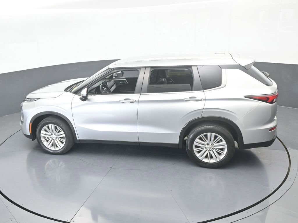 Used 2024 Mitsubishi Outlander ES image 12