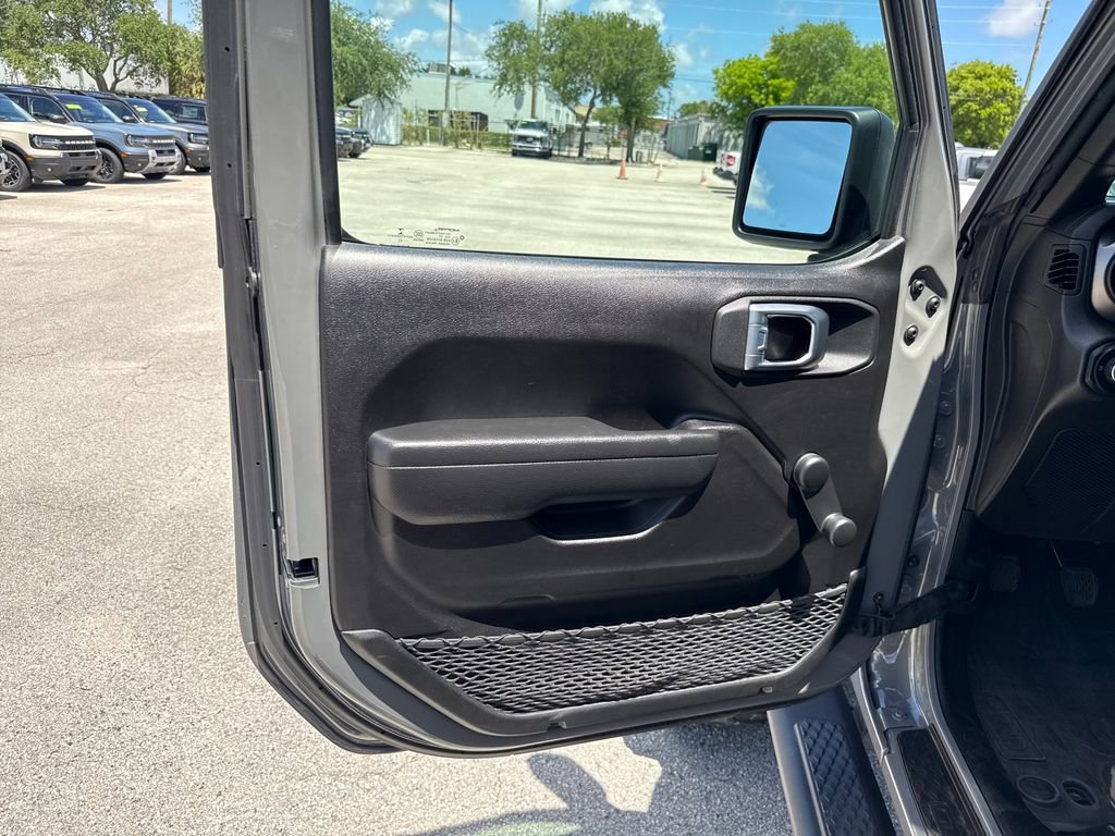 Used 2022 Jeep Gladiator Sport image 12