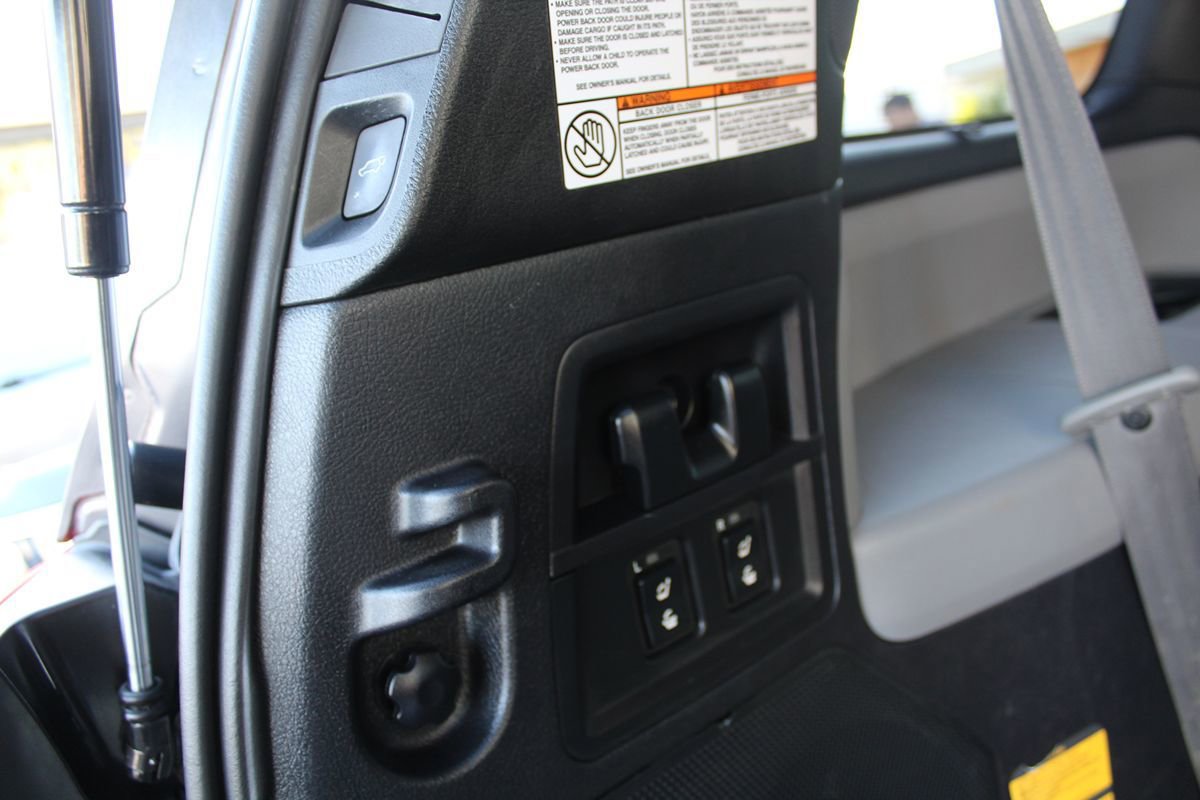 Used 2014 Toyota Sequoia Platinum AWD/4WD image 40