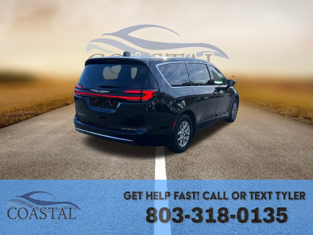 Used 2024 Chrysler Pacifica Touring-L FWD image 5