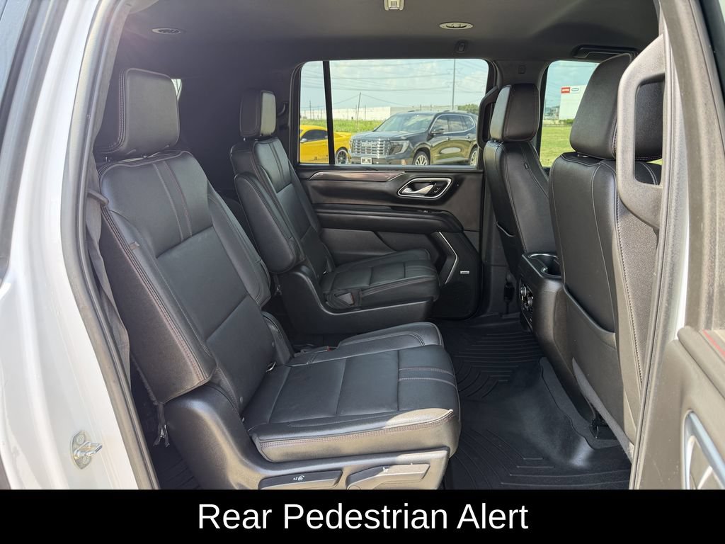 Used 2022 Chevrolet Suburban RST w/ Luxury Package RWD image 36