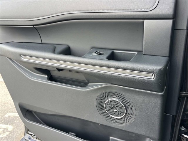 Used 2024 Ford Expedition Max XLT image 19