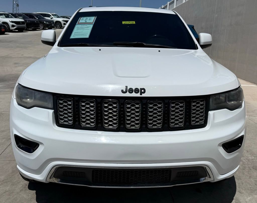 Used 2018 Jeep Grand Cherokee Altitude AWD/4WD image 3