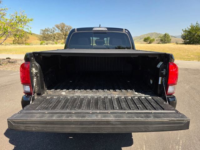Used 2018 Toyota Tacoma TRD Sport AWD/4WD image 14