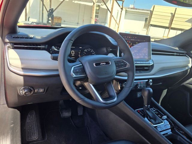 Used 2025 Jeep Compass Limited image 15