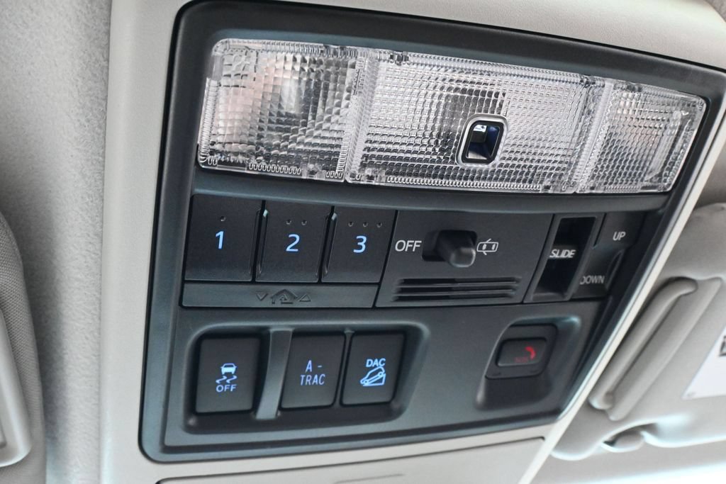 Used 2024 Toyota 4Runner Limited AWD/4WD image 27