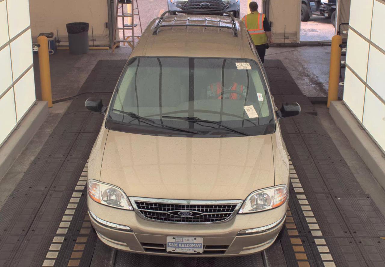 Used 1999 Ford Windstar SE FWD image 2