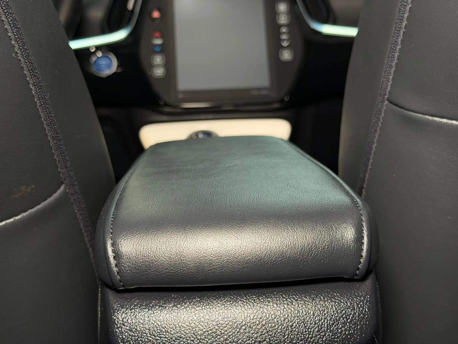 Used 2017 Toyota Prius Prime Premium w/ Preferred Accessory Package FWD image 17