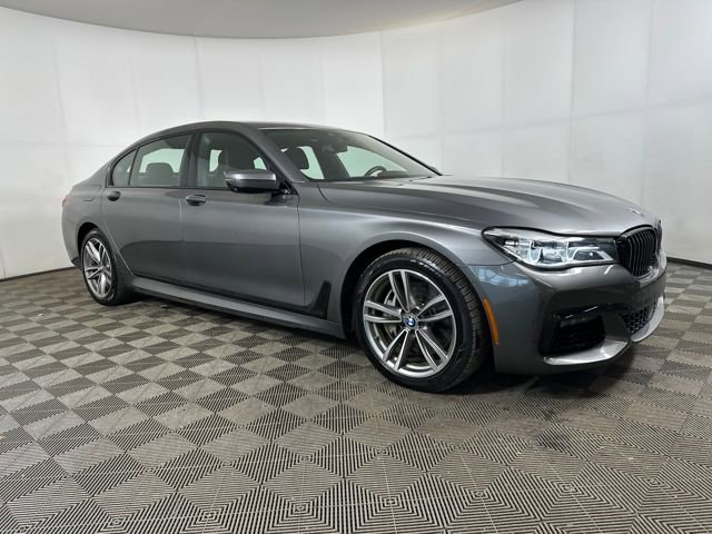 Used 2017 BMW 750i xDrive image 2