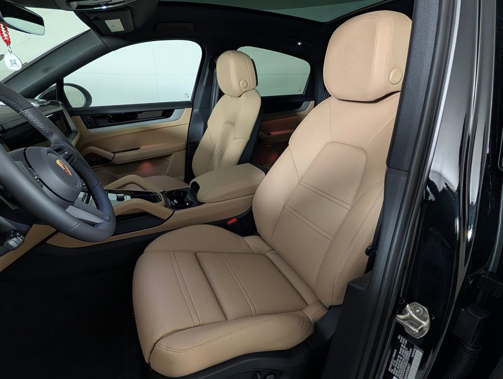 New 2026 Porsche Cayenne Coupe AWD/4WD image 5