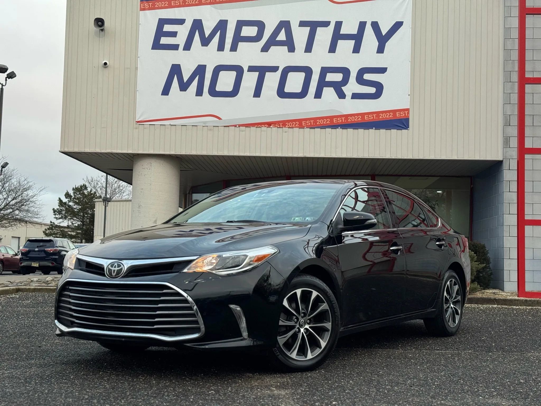 Used 2018 Toyota Avalon XLE image 1