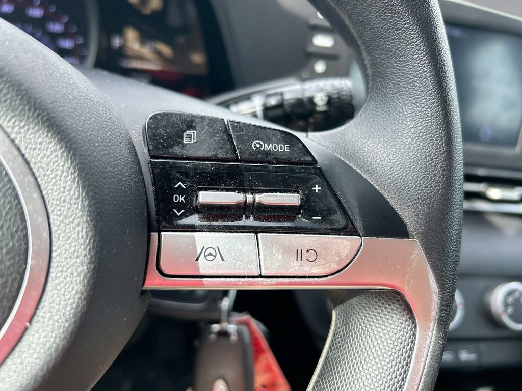 Used 2021 Hyundai Elantra SE FWD image 16