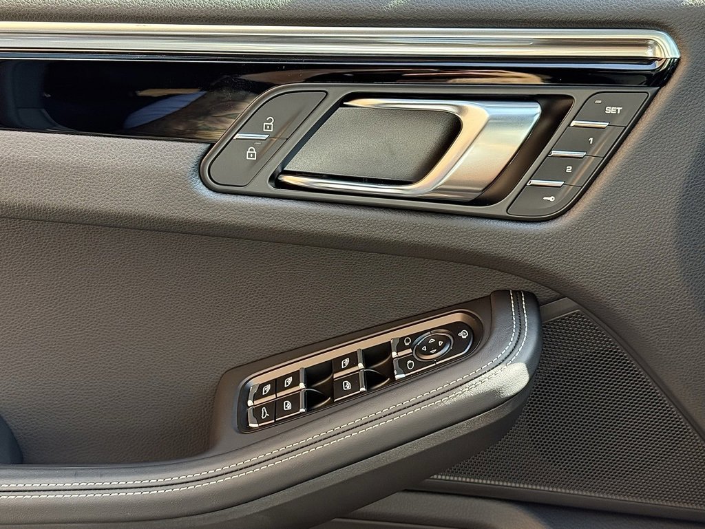 New 2026 Porsche Macan image 17