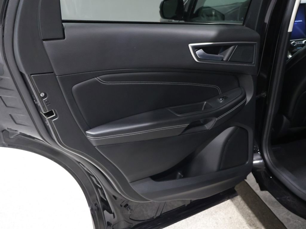 Used 2024 Ford Edge Titanium image 17