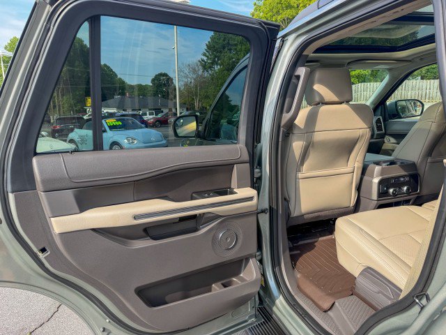 Used 2019 Ford Expedition XLT w/ Equipment Group 201A RWD image 18