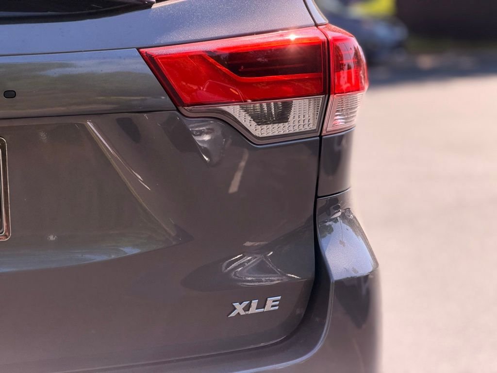 Used 2017 Toyota Highlander XLE FWD image 14