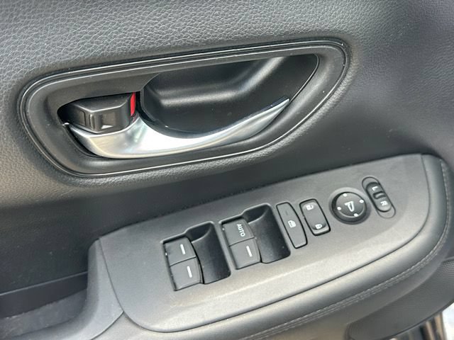 Used 2025 Honda HR-V LX image 13