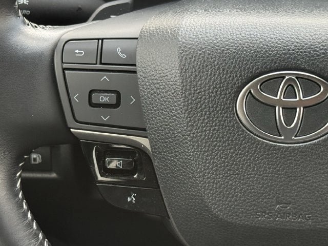 Used 2025 Toyota Camry SE FWD image 14