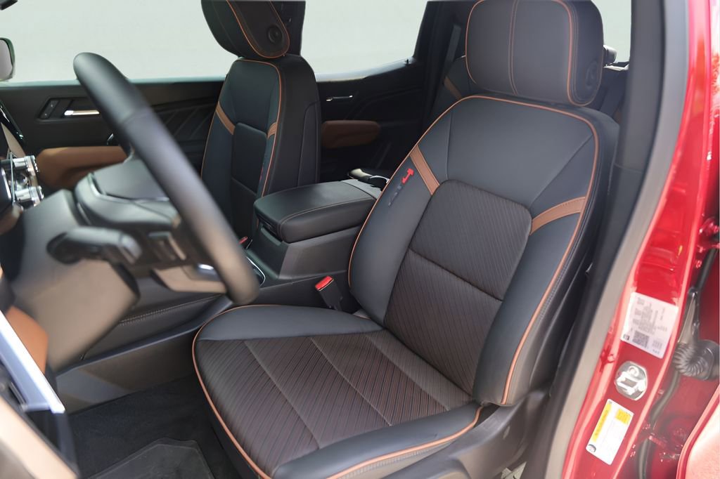 Used 2026 GMC Canyon AT4 w/ Technology Plus Package image 10