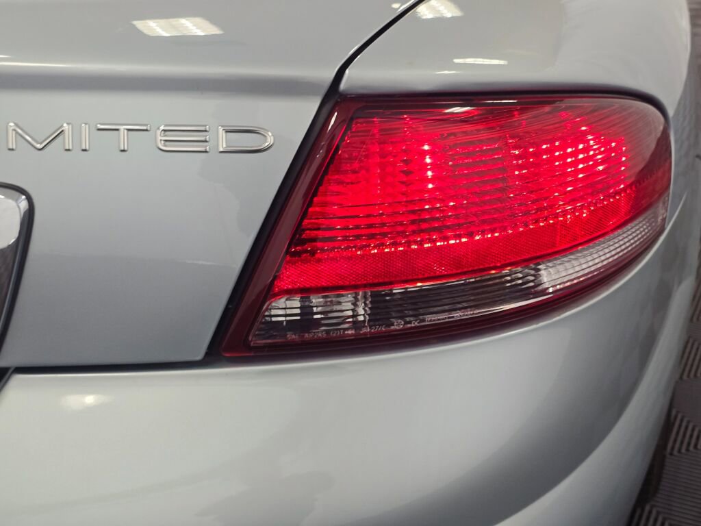 Used 2003 Chrysler Sebring Limited image 38