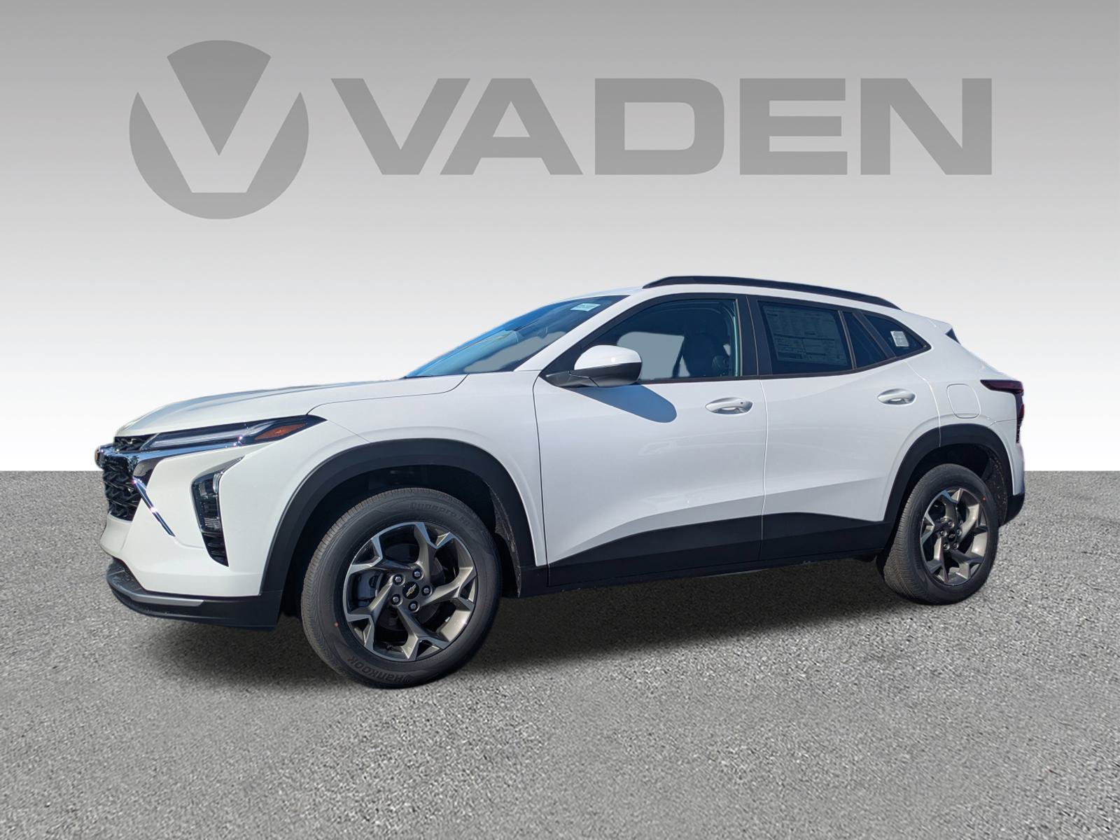 New 2026 Chevrolet Trax LT w/ Driver Confidence Package FWD image 2
