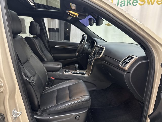 Used 2015 Jeep Grand Cherokee Limited w/ Trailer Tow Group IV image 32