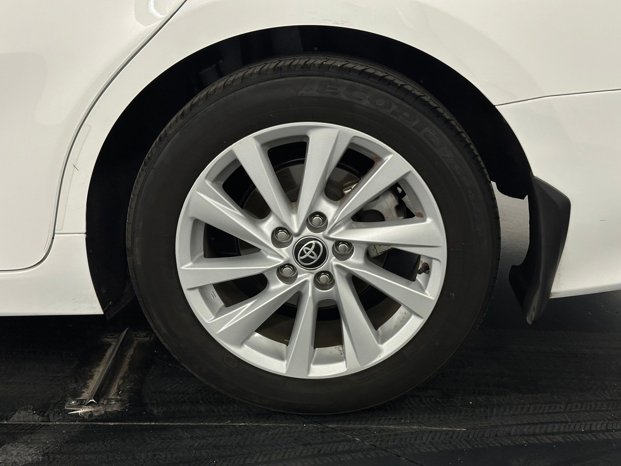 Used 2023 Toyota Camry LE image 21