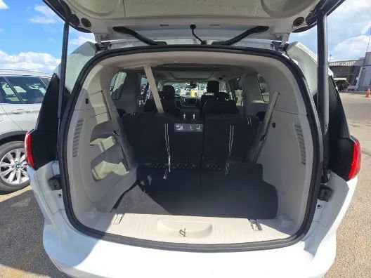 Used 2018 Chrysler Pacifica Touring-L Plus w/ Advanced Safetytec Group image 15