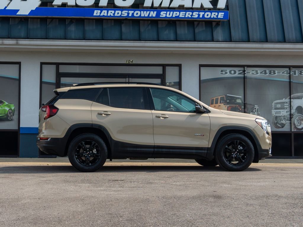 Used 2022 GMC Terrain AT4 image 4