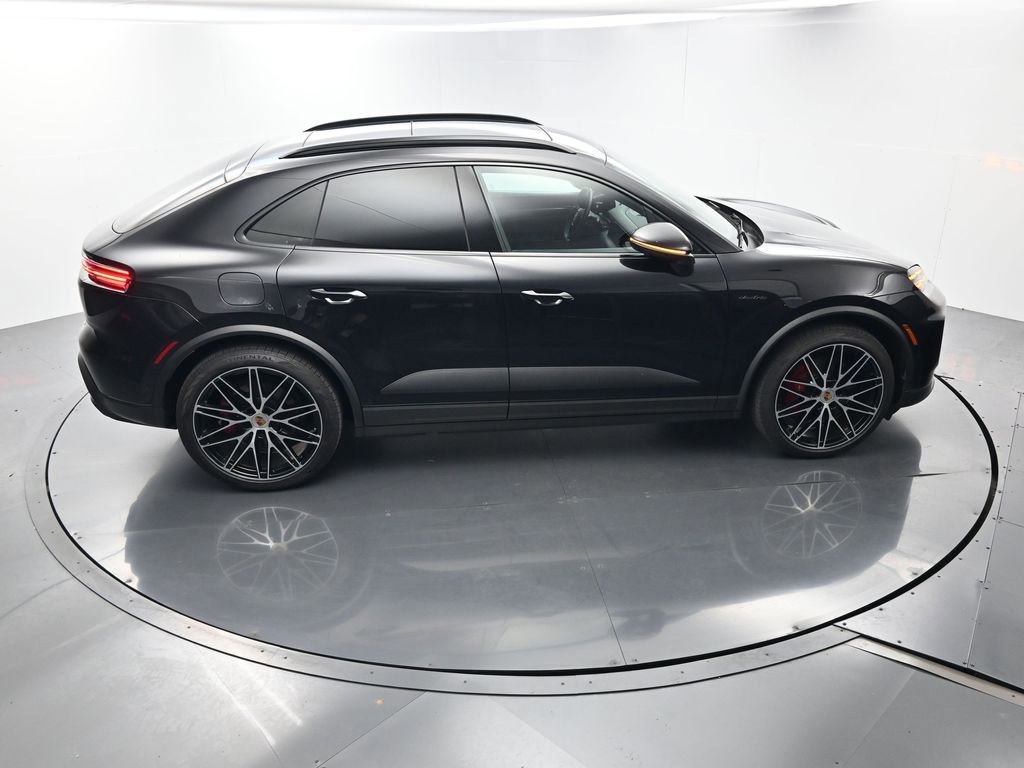 Certified 2025 Porsche Macan 4S Electric AWD/4WD image 40