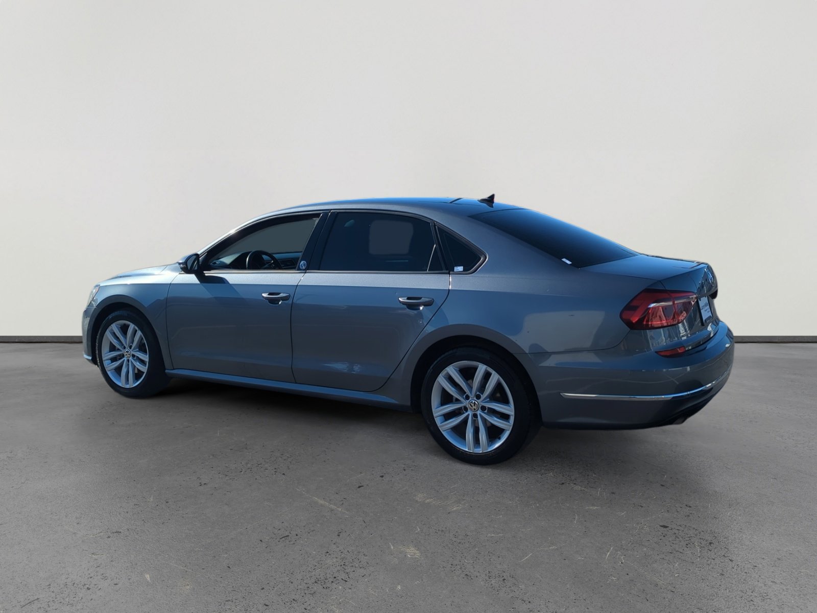 Used 2019 Volkswagen Passat 2.0T Wolfsburg image 3