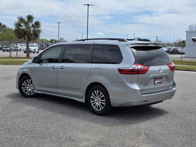 Used 2020 Toyota Sienna XLE image 4
