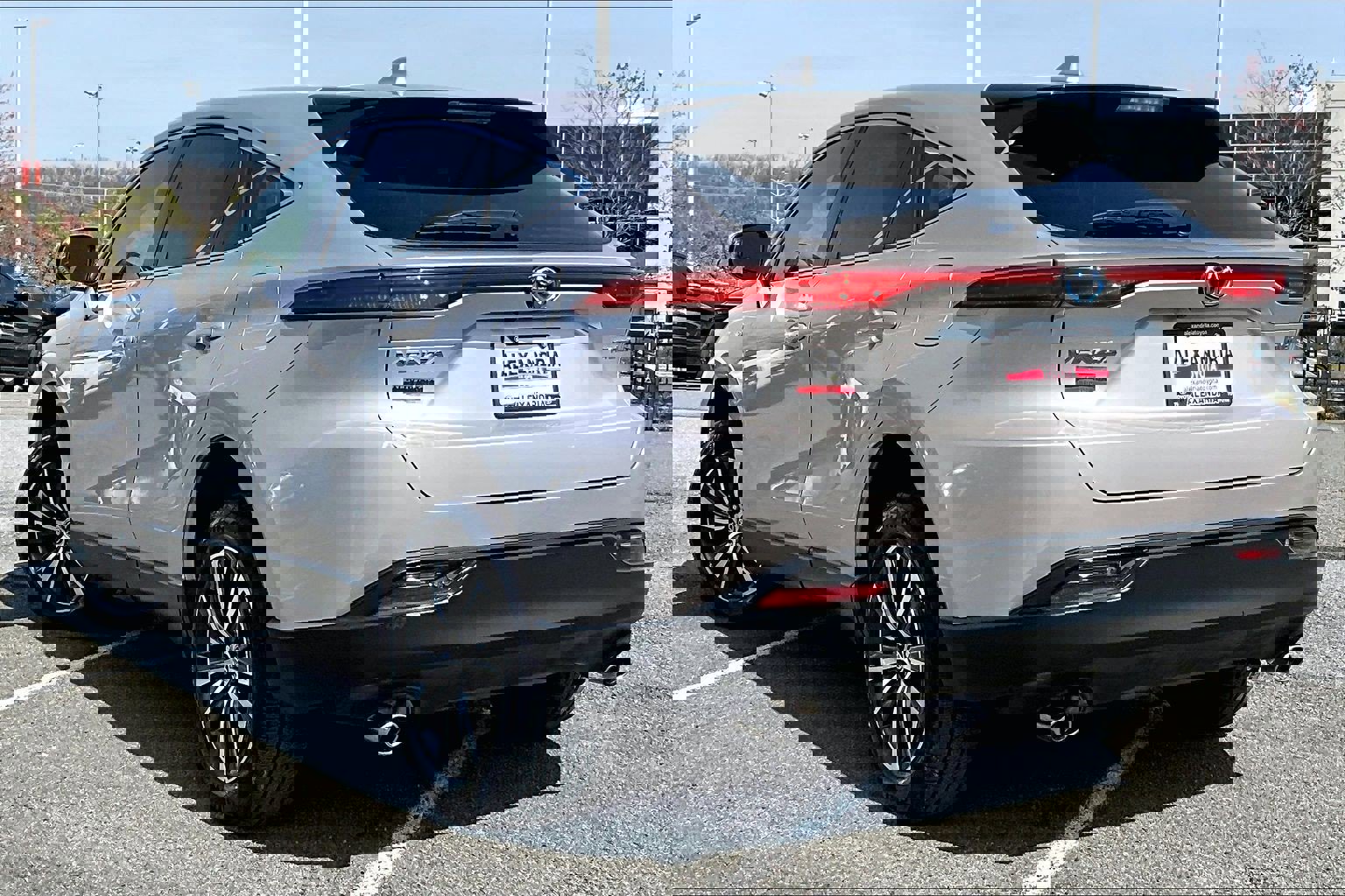 Used 2021 Toyota Venza LE image 11