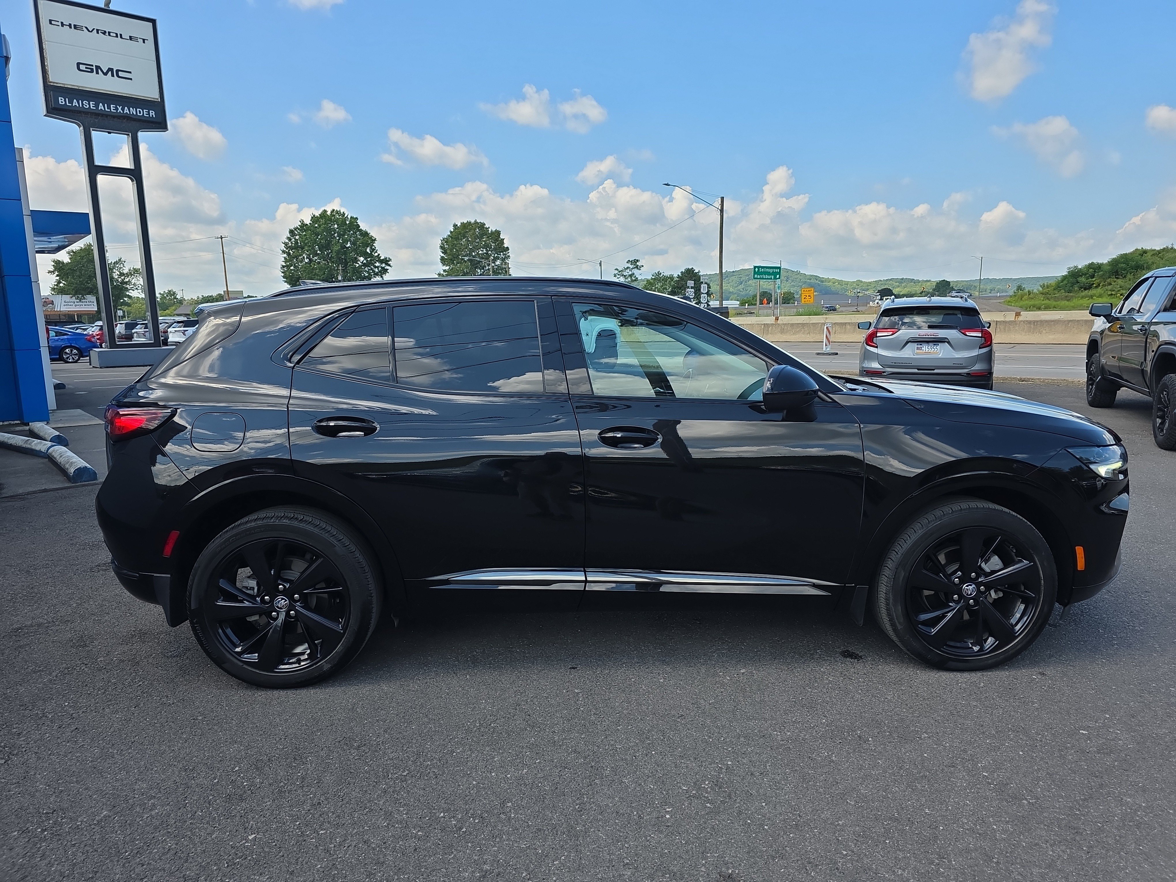 Used 2023 Buick Envision Preferred w/ Sport Touring Package AWD/4WD image 2