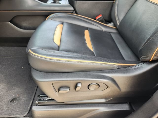 Used 2024 GMC Yukon AT4 w/ Technology Package AWD/4WD image 23