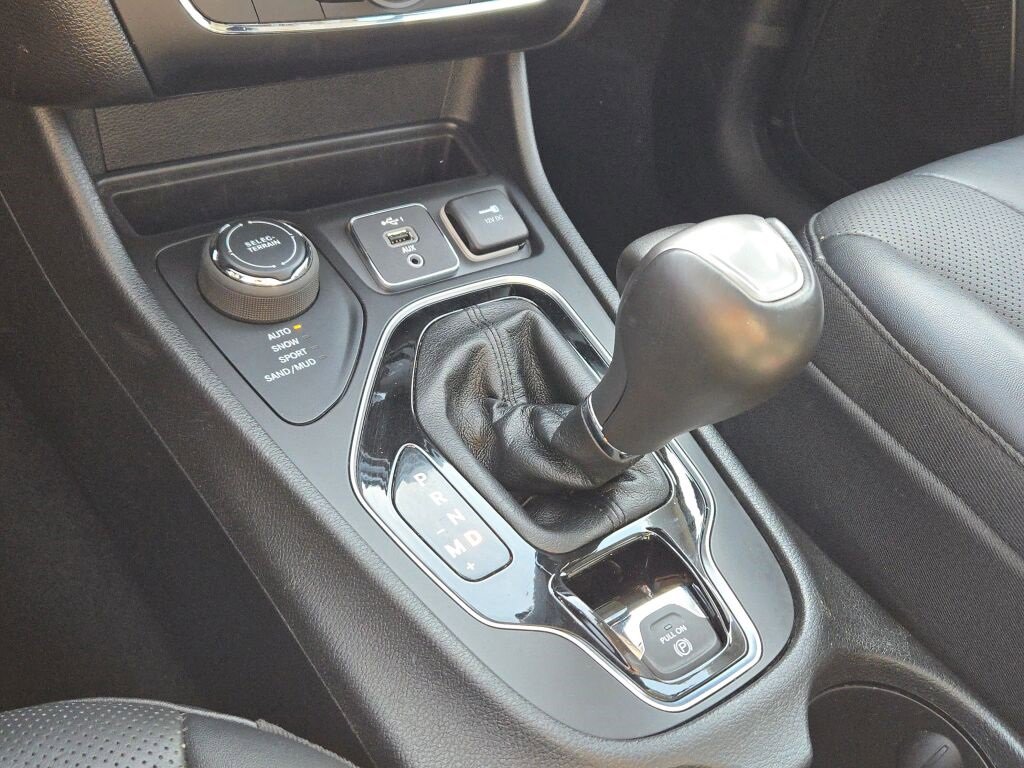 Used 2022 Jeep Cherokee Limited w/ Mopar Interior Package image 27