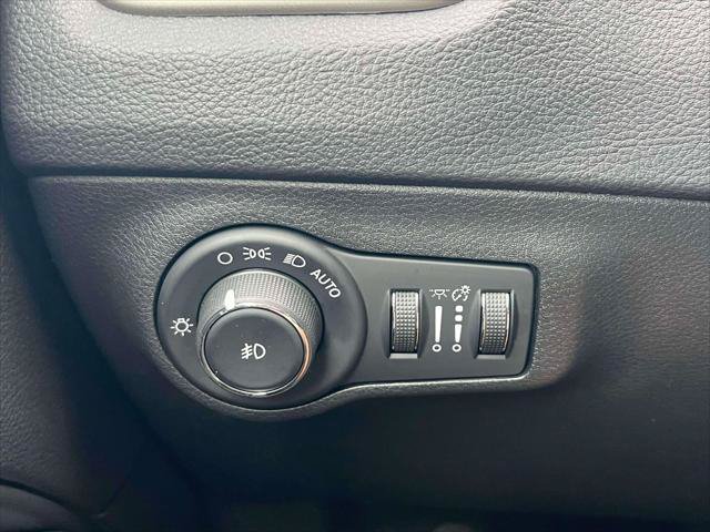 Certified 2018 Jeep Compass Latitude AWD/4WD image 16
