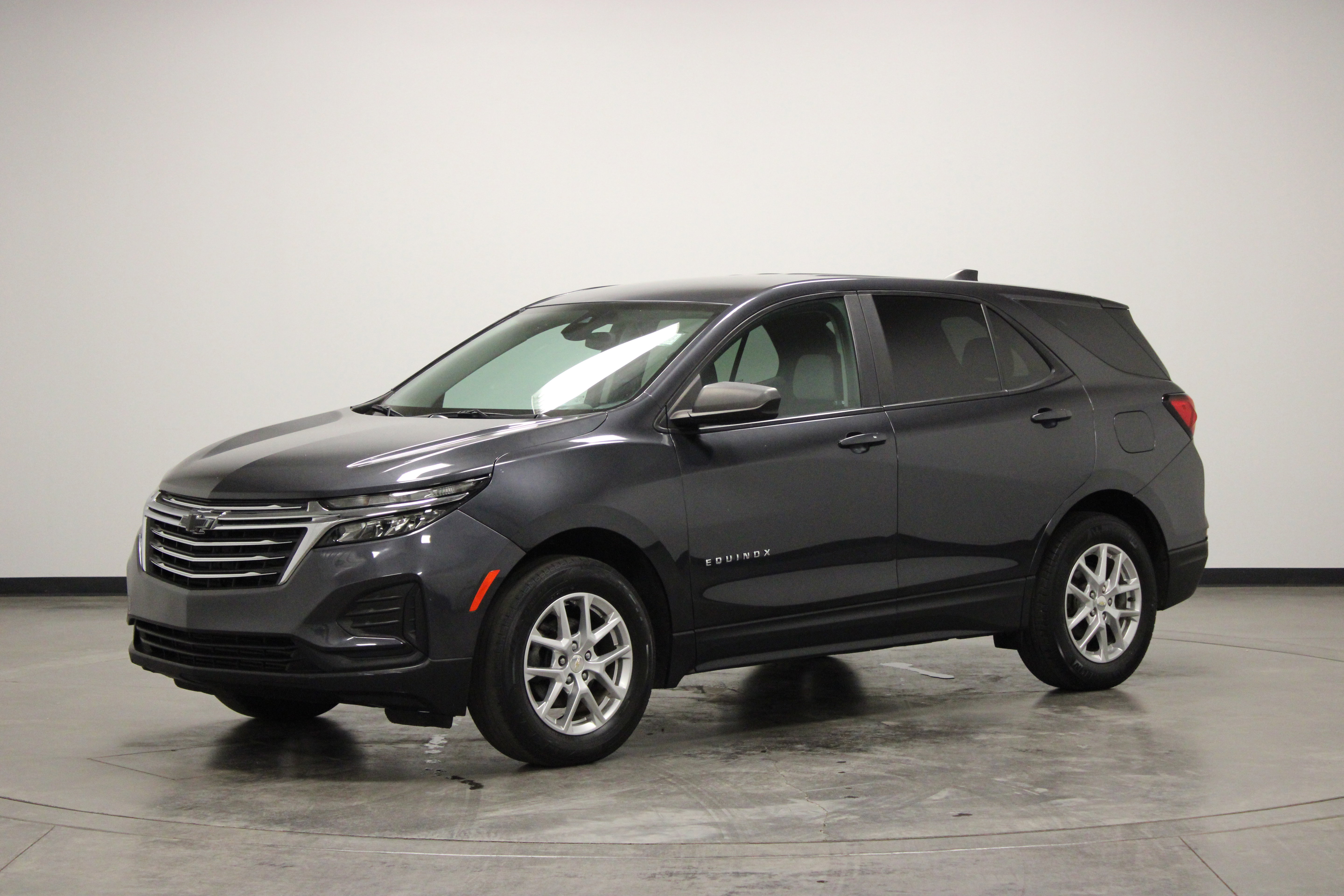 Used 2022 Chevrolet Equinox LS w/ LS Convenience Package AWD/4WD image 4