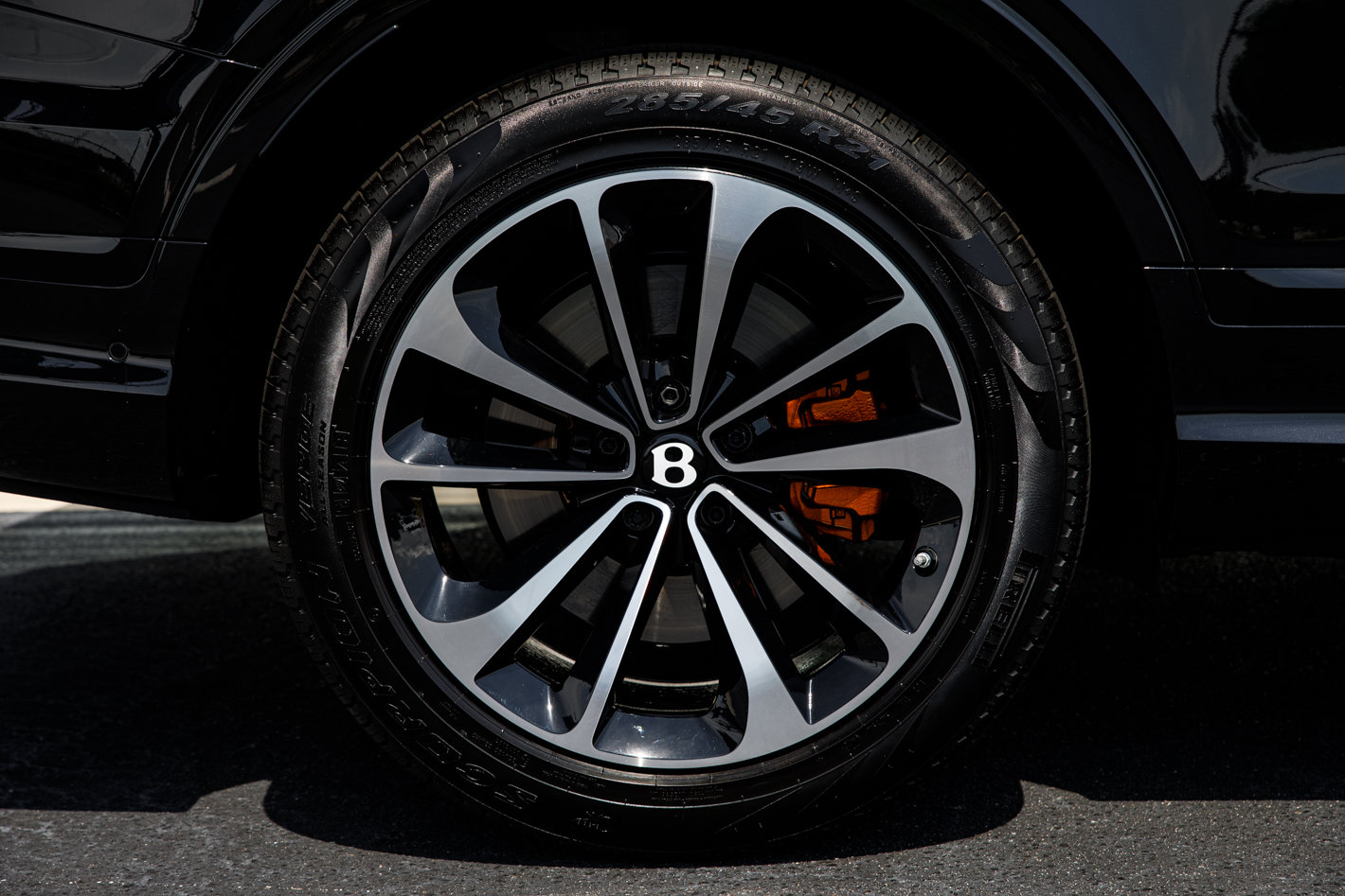 Certified 2023 Bentley Bentayga Extended Wheelbase AWD/4WD image 30