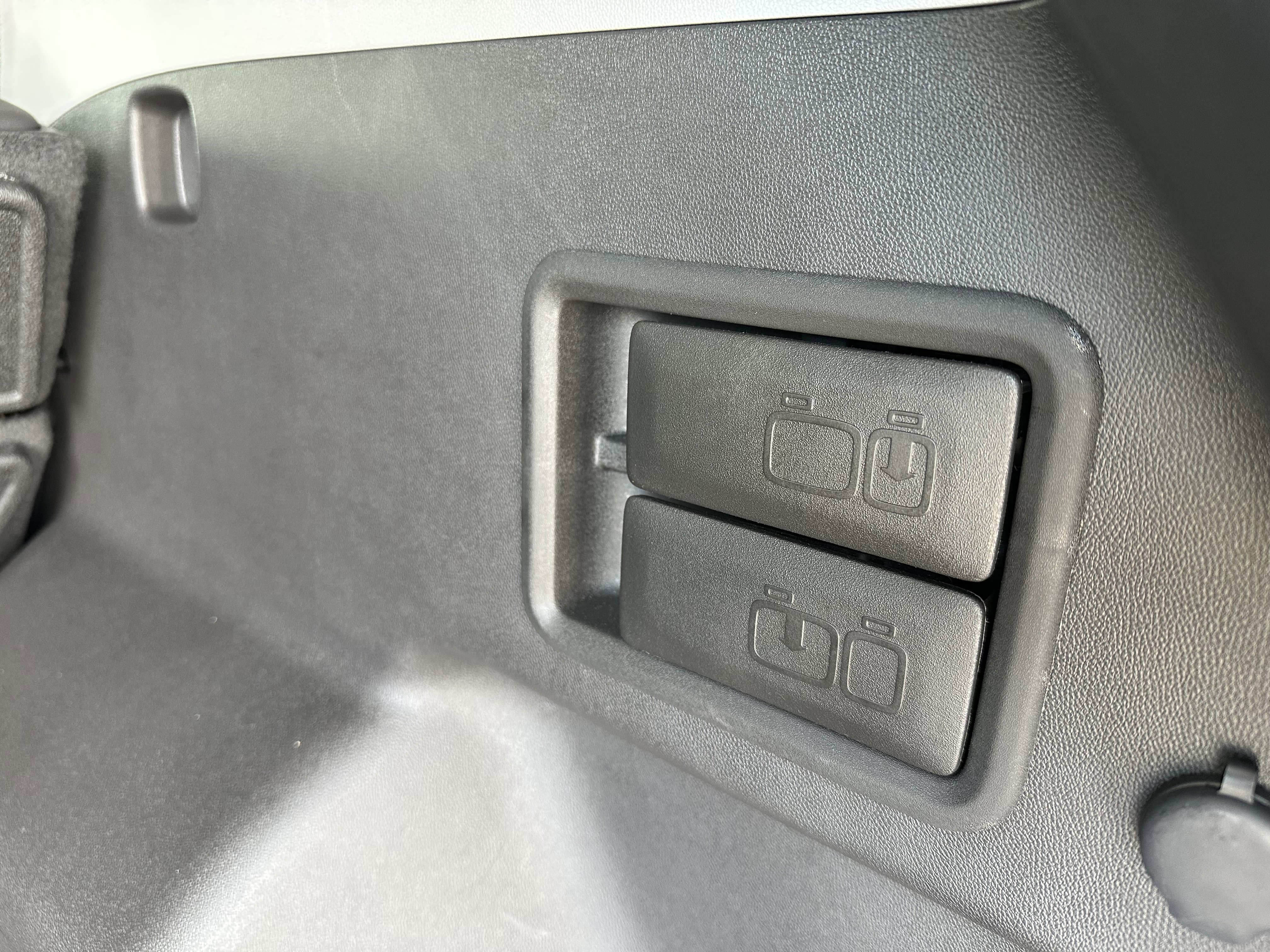 Used 2024 GMC Terrain SLT w/ Infotainment Package II image 30