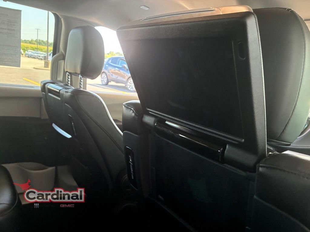 Used 2023 Chrysler Pacifica Touring-L w/ Uconnect Theater Family Group AWD/4WD image 17