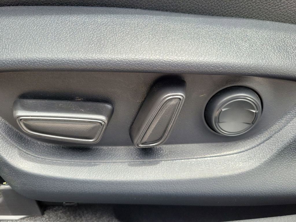 Used 2026 Toyota Camry SE FWD image 17