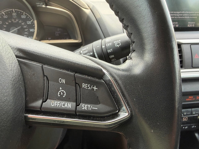 Used 2018 MAZDA MAZDA3 Touring FWD image 12