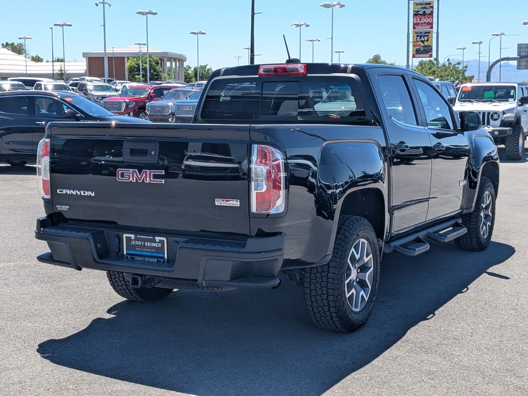 Used 2015 GMC Canyon SLE w/ All-Terrain Package AWD/4WD image 5