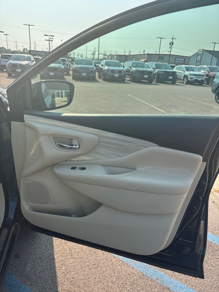 Used 2016 Nissan Murano Platinum w/ Platinum Technology Package FWD image 19