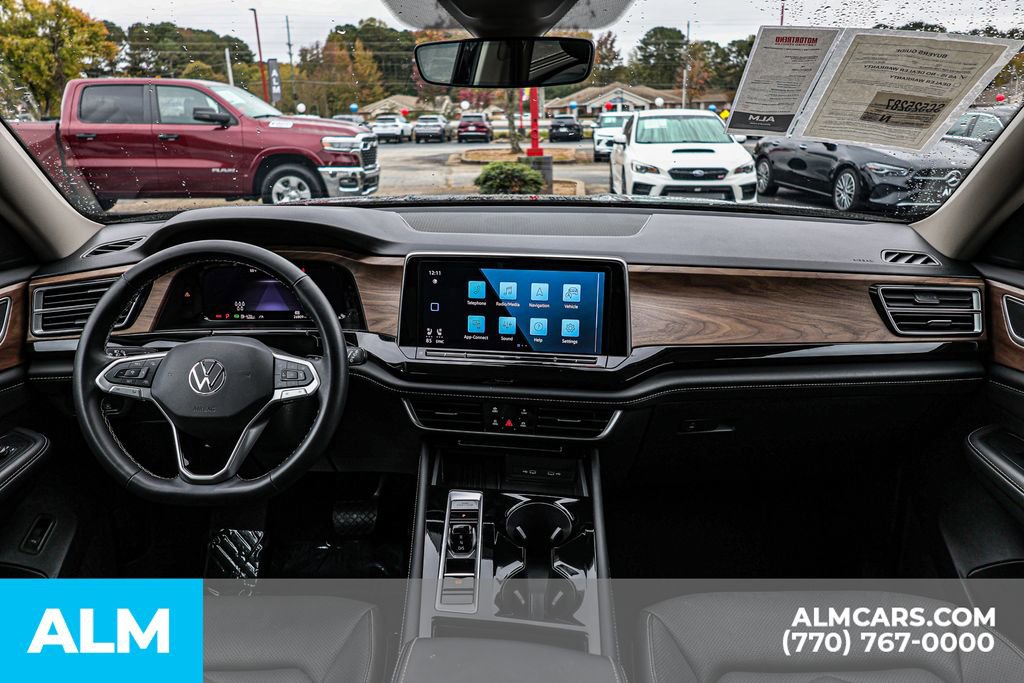 Used 2025 Volkswagen Atlas SE image 32