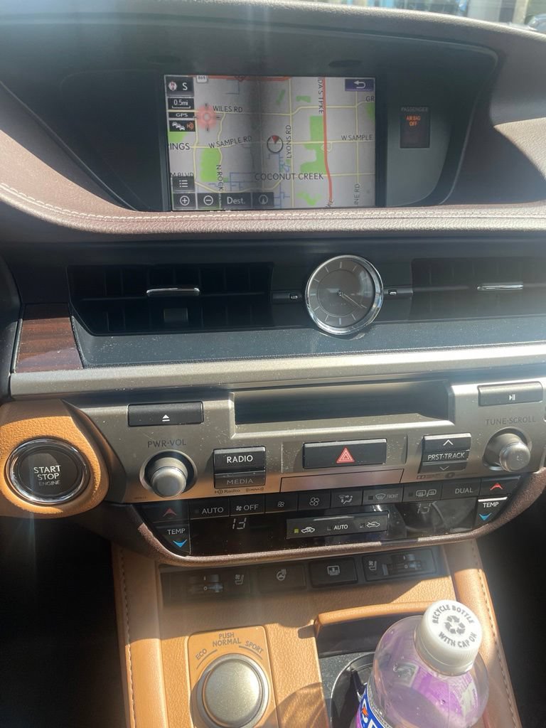 Used 2018 Lexus ES 350 w/ Luxury Package w/Wood Trim FWD image 2