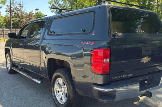 Used 2018 Chevrolet Silverado 1500 LT w/ All Star Edition AWD/4WD image 3